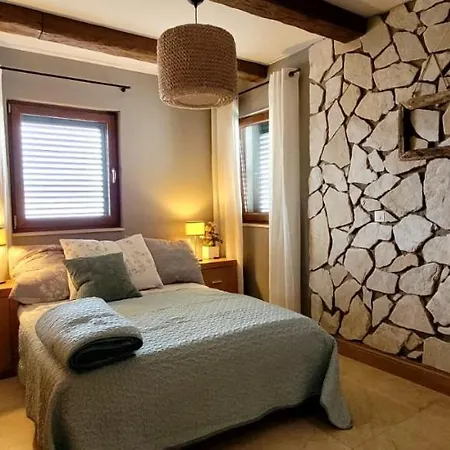 Salena With Pool Apartamento Slatine