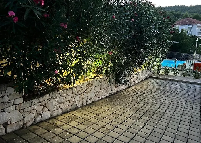 Salena With Pool Slatine